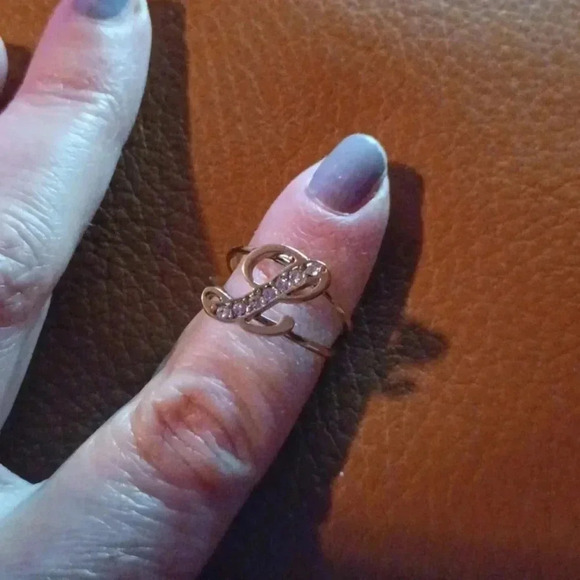 💙🌹Gold-plated letter "L" ring. yellow with faux diamonds - Picture 8 of 8